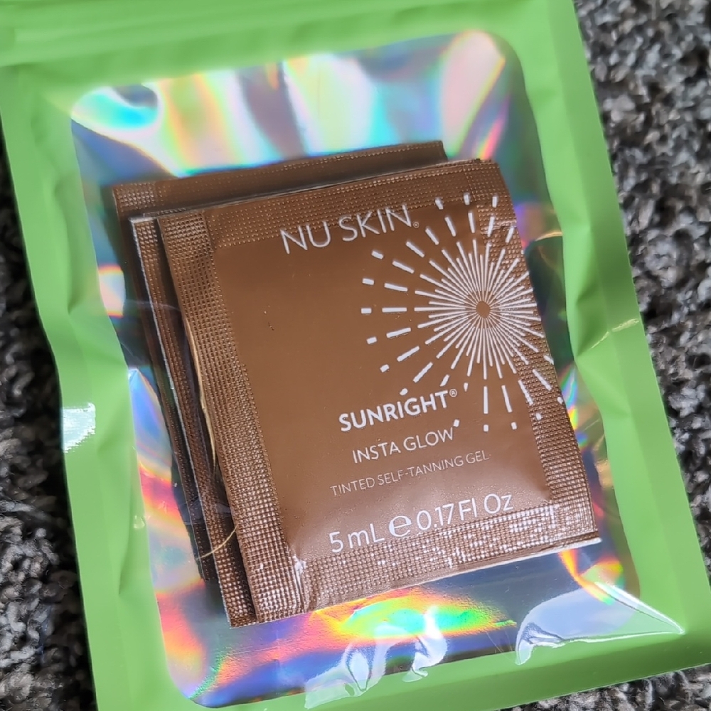 FREE W/ Purchase! Nu Skin Insta Glow Tinted Self Tanning Gel